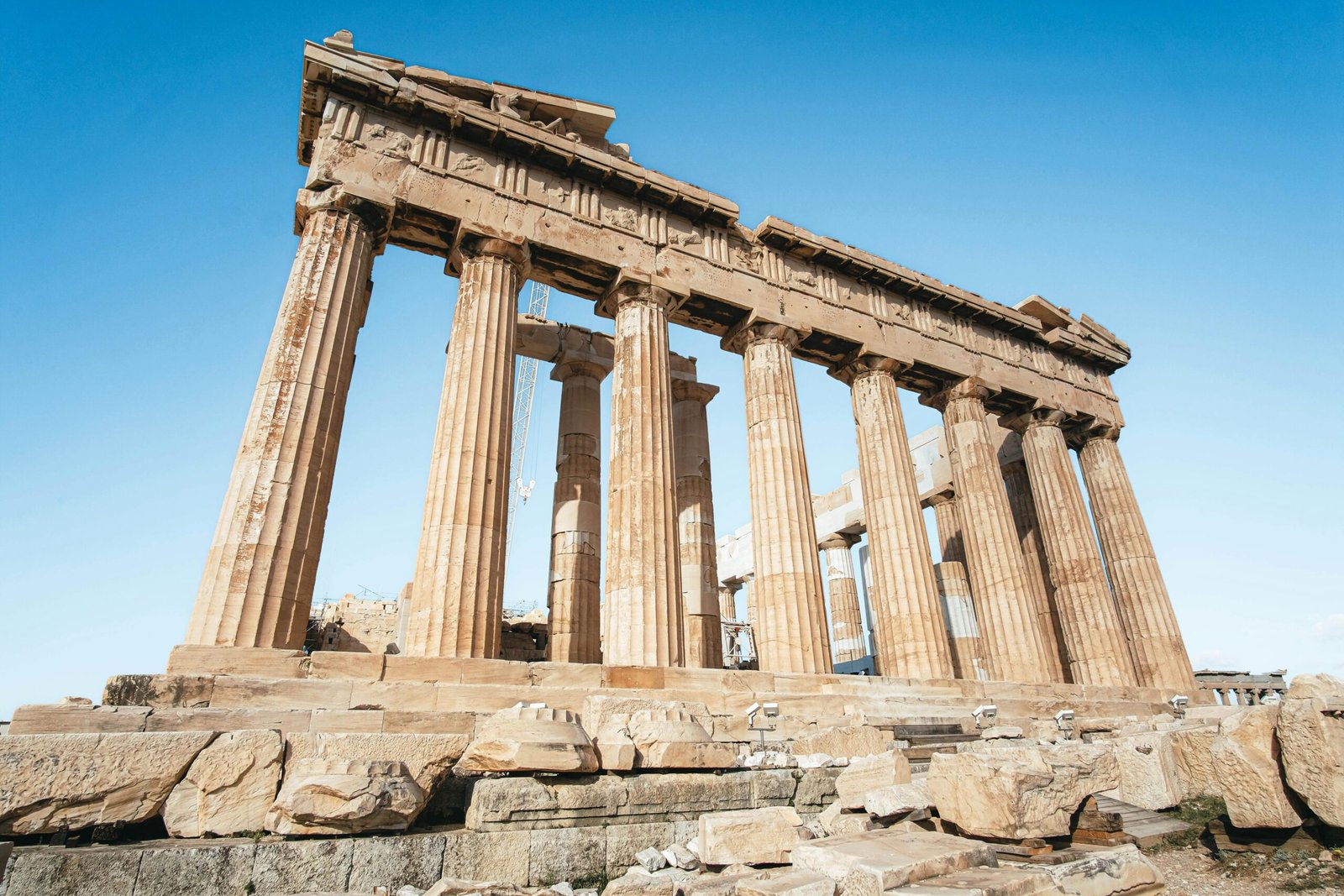 Capture of the iconic Parthenon temple in Athens showcasing ancient Greek architecture.